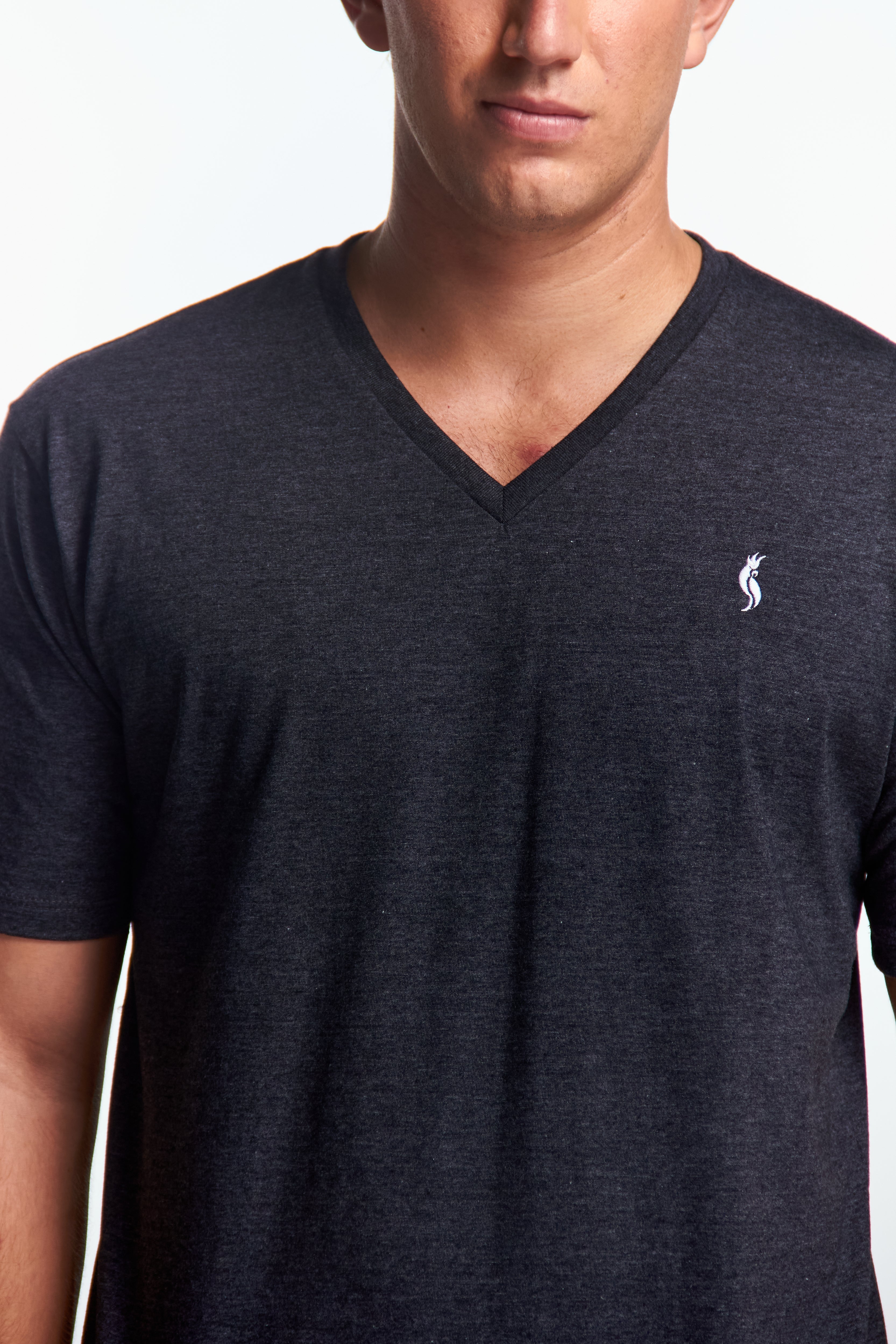 Playera Cuello V Básica Gris oxford