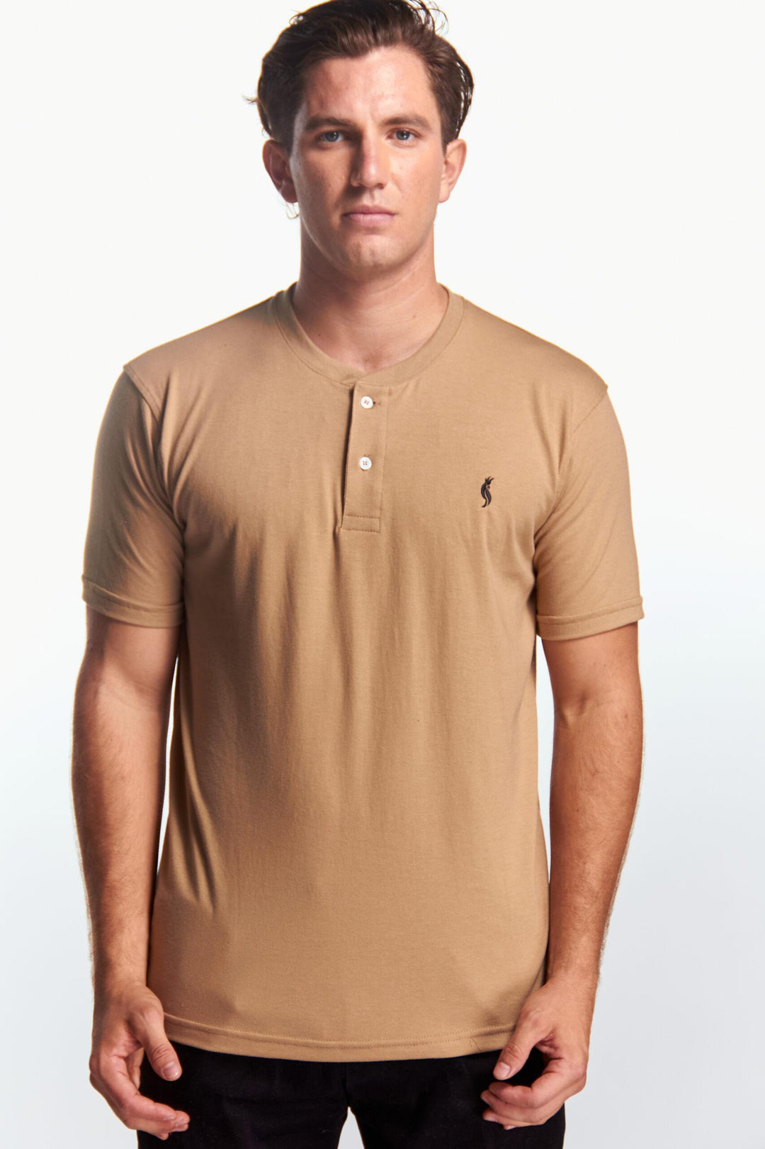 Playera Henley Manga corta Beige
