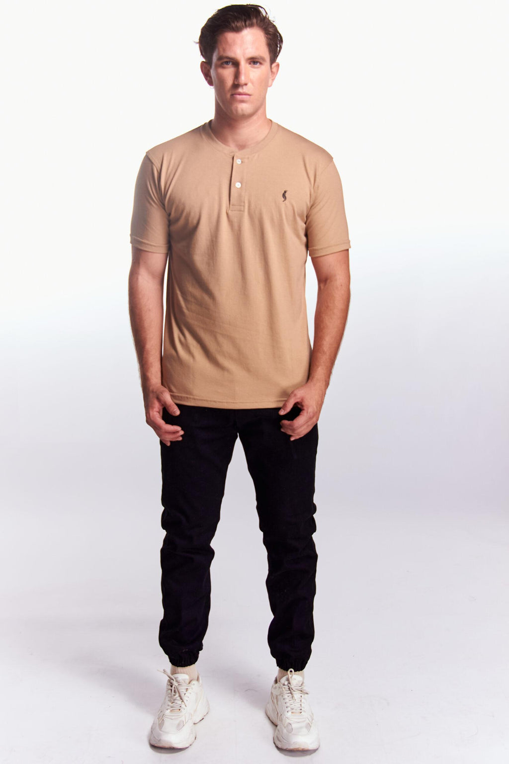 Playera Henley Manga corta Beige