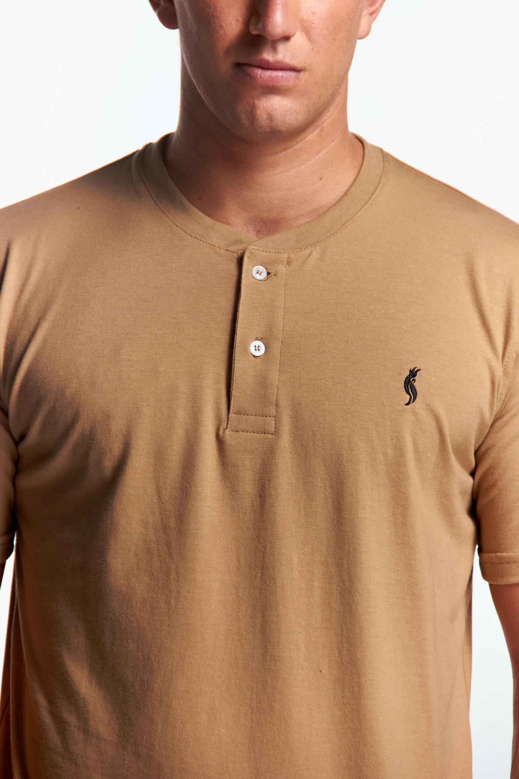 Playera Henley Manga corta Beige