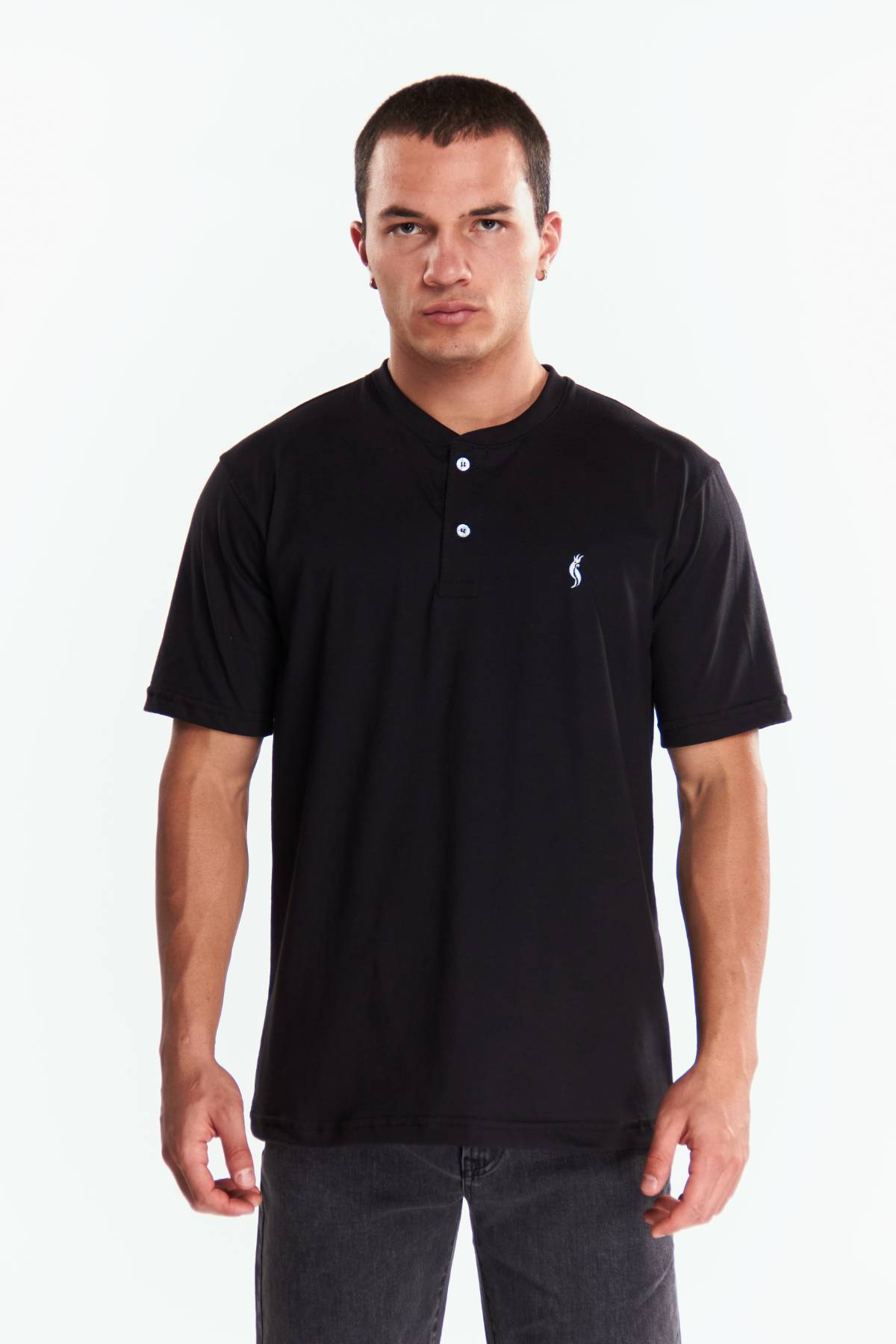Playera Henley Manga corta Negro