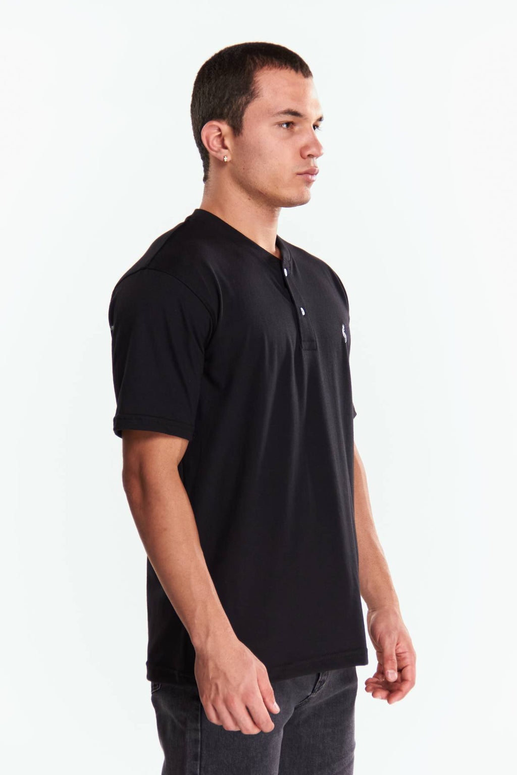 Playera Henley Manga corta Negro