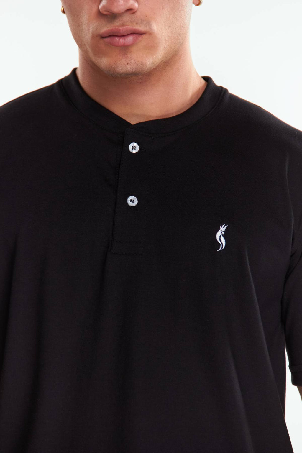 Playera Henley Manga corta Negro