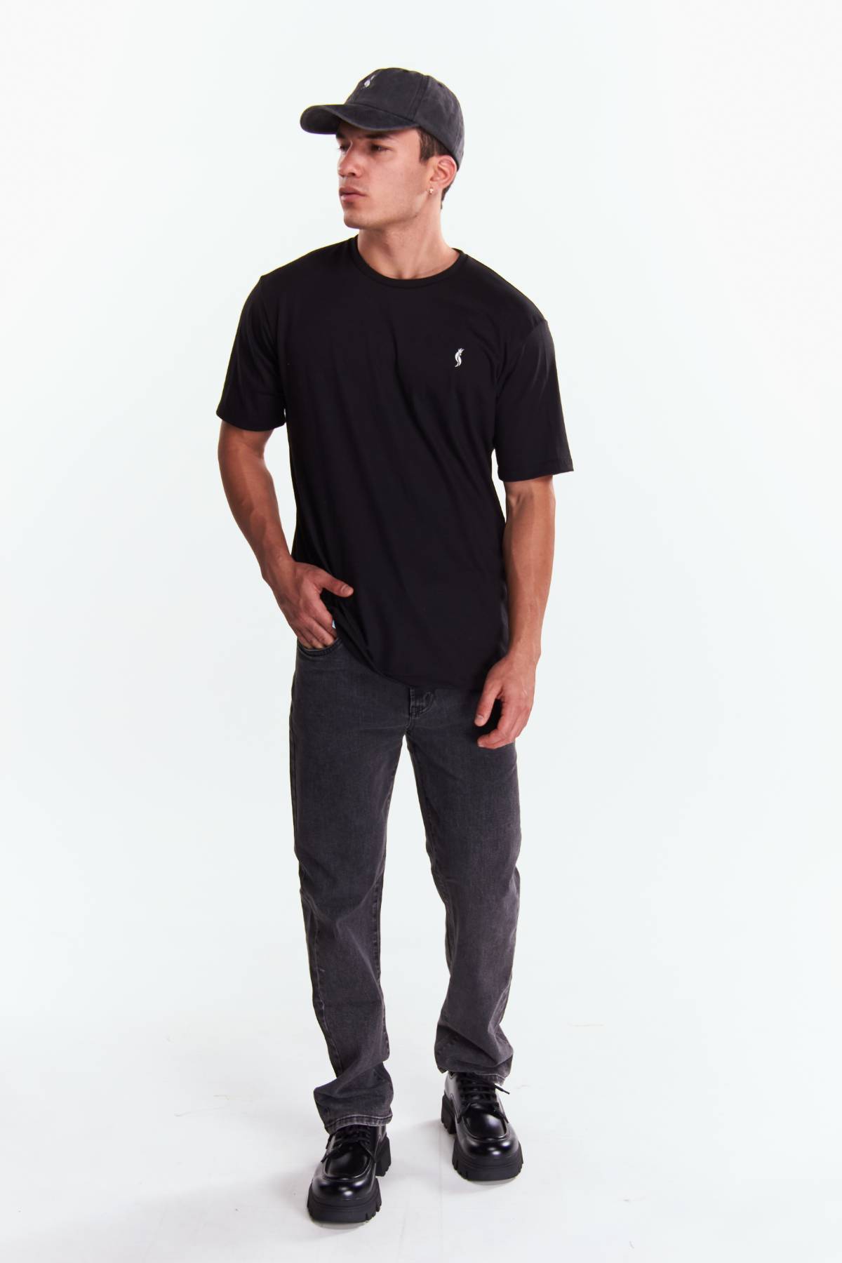 Playera Cuello redondo Básica Negro