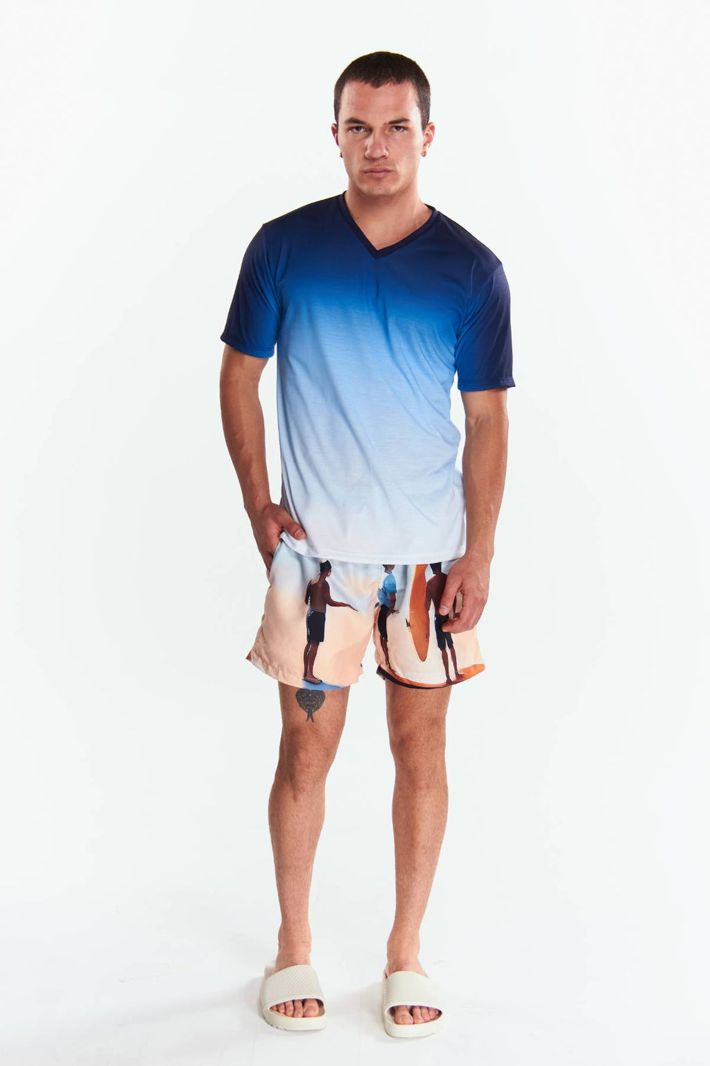 Playera Cuello V Manga corta Degradado Azul marino