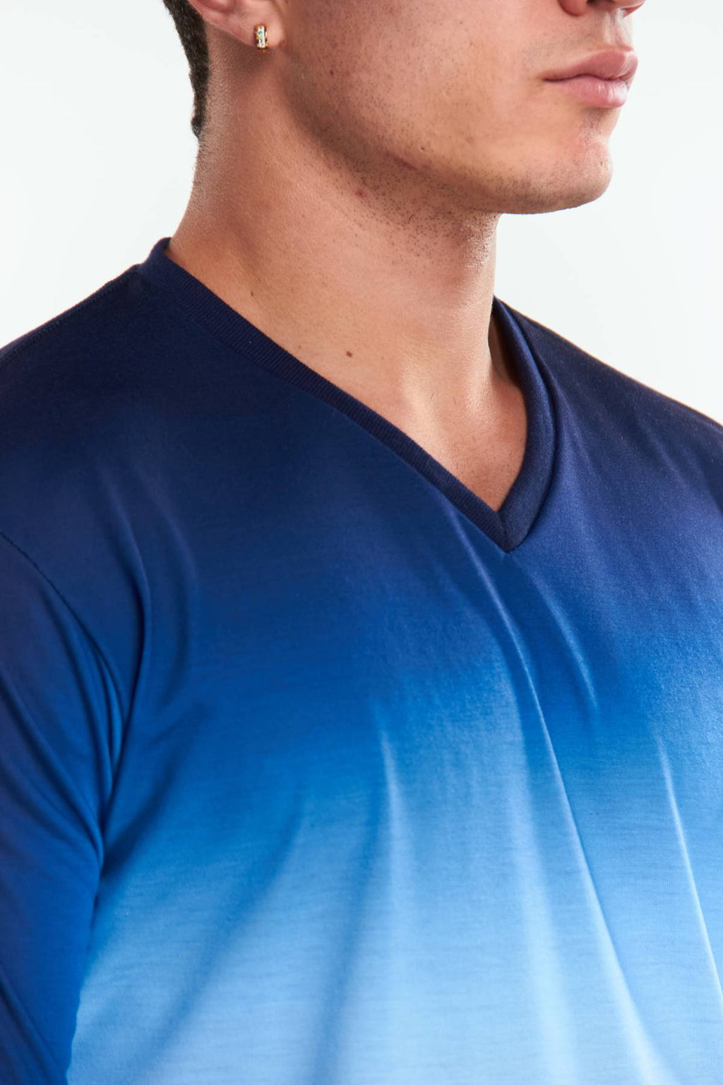 Playera Cuello V Manga corta Degradado Azul marino