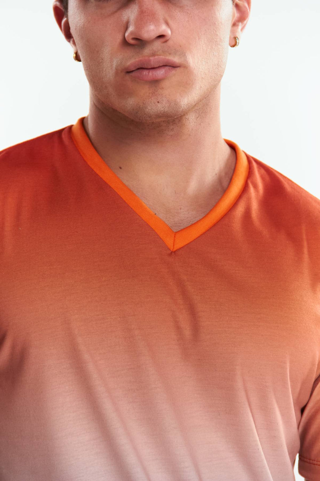 Playera Cuello V Manga corta Degradado Naranja
