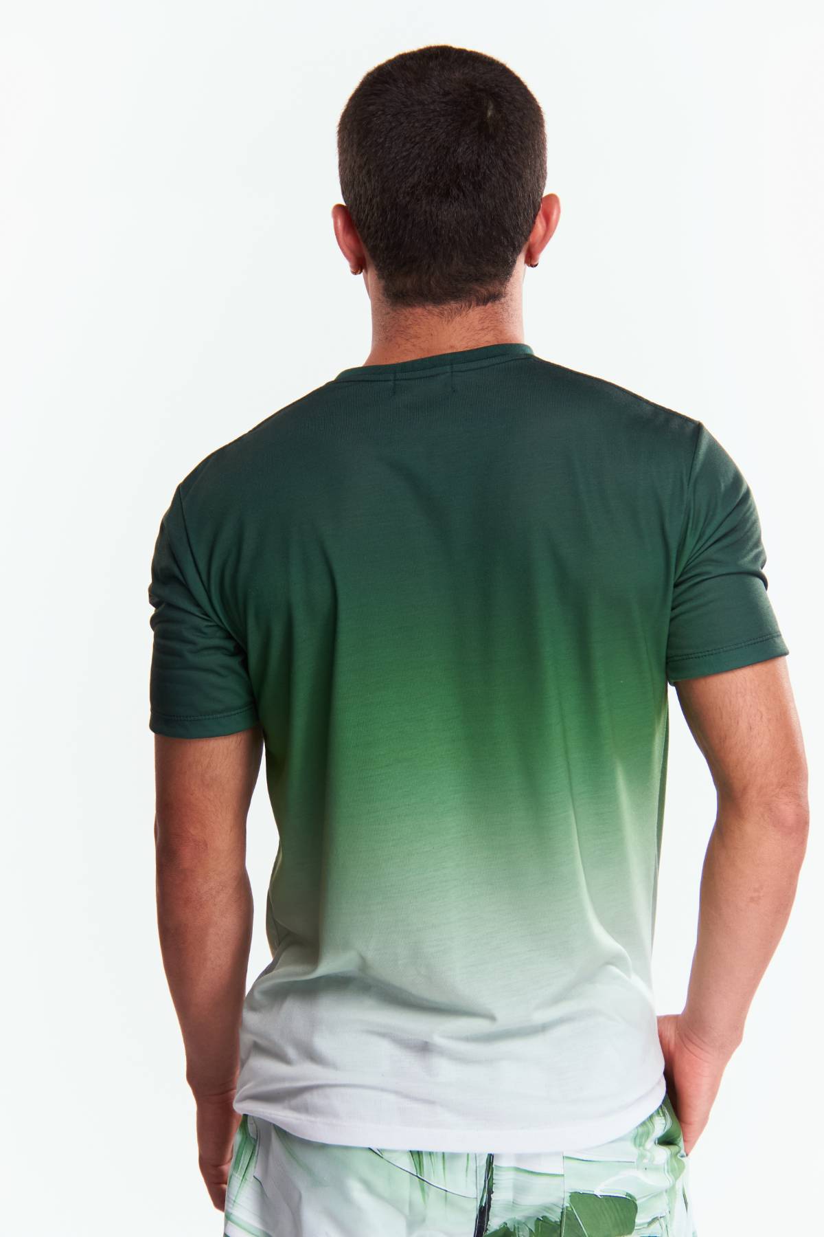 Playera Cuello V Manga corta Degradado Verde