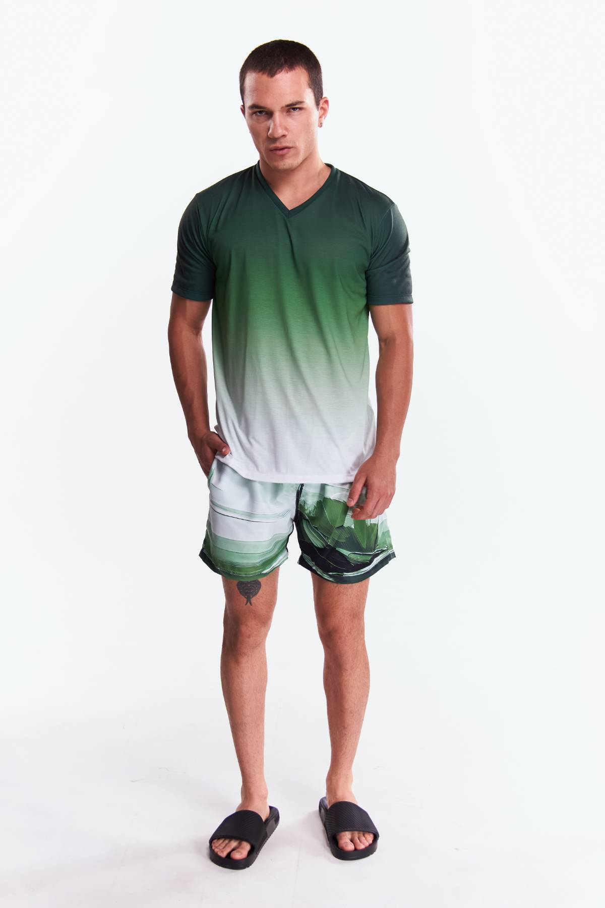 Playera Cuello V Manga corta Degradado Verde