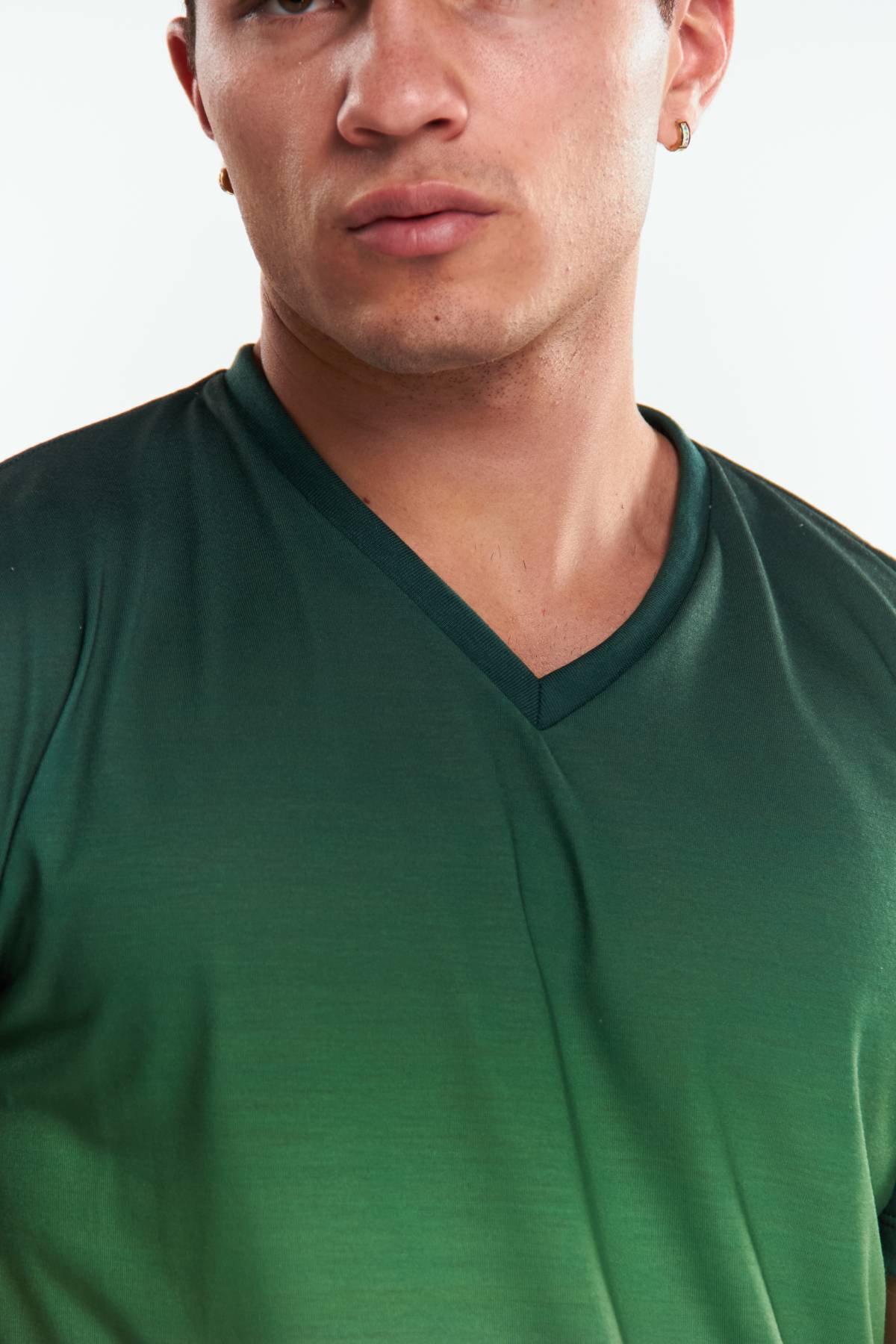Playera Cuello V Manga corta Degradado Verde