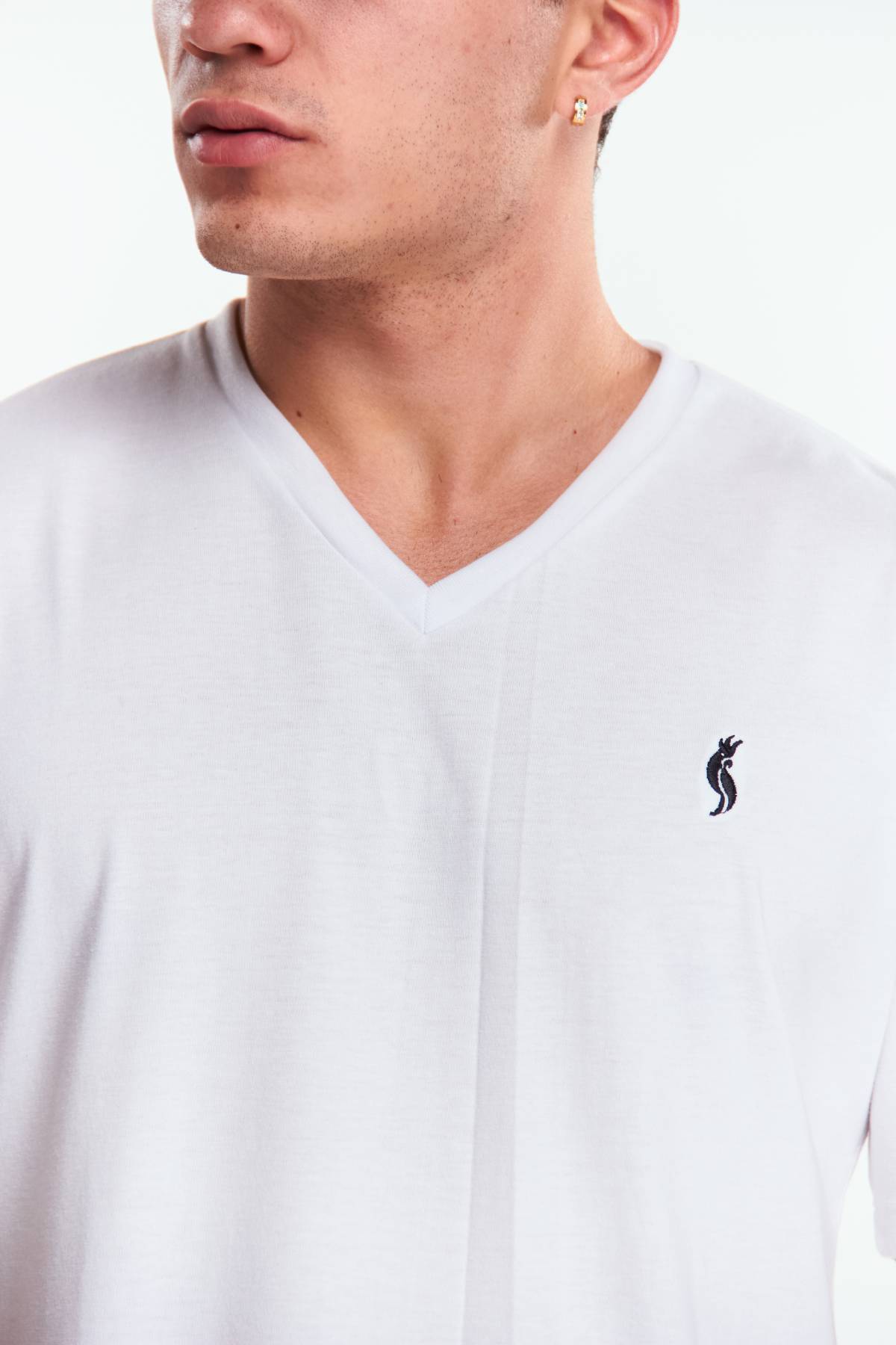 Playera Cuello V Básica Blanca