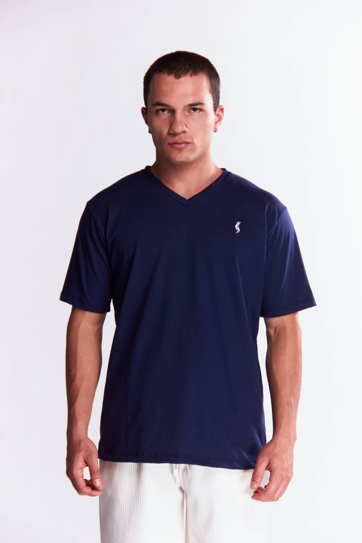 Playera Cuello V Básica Azul marino