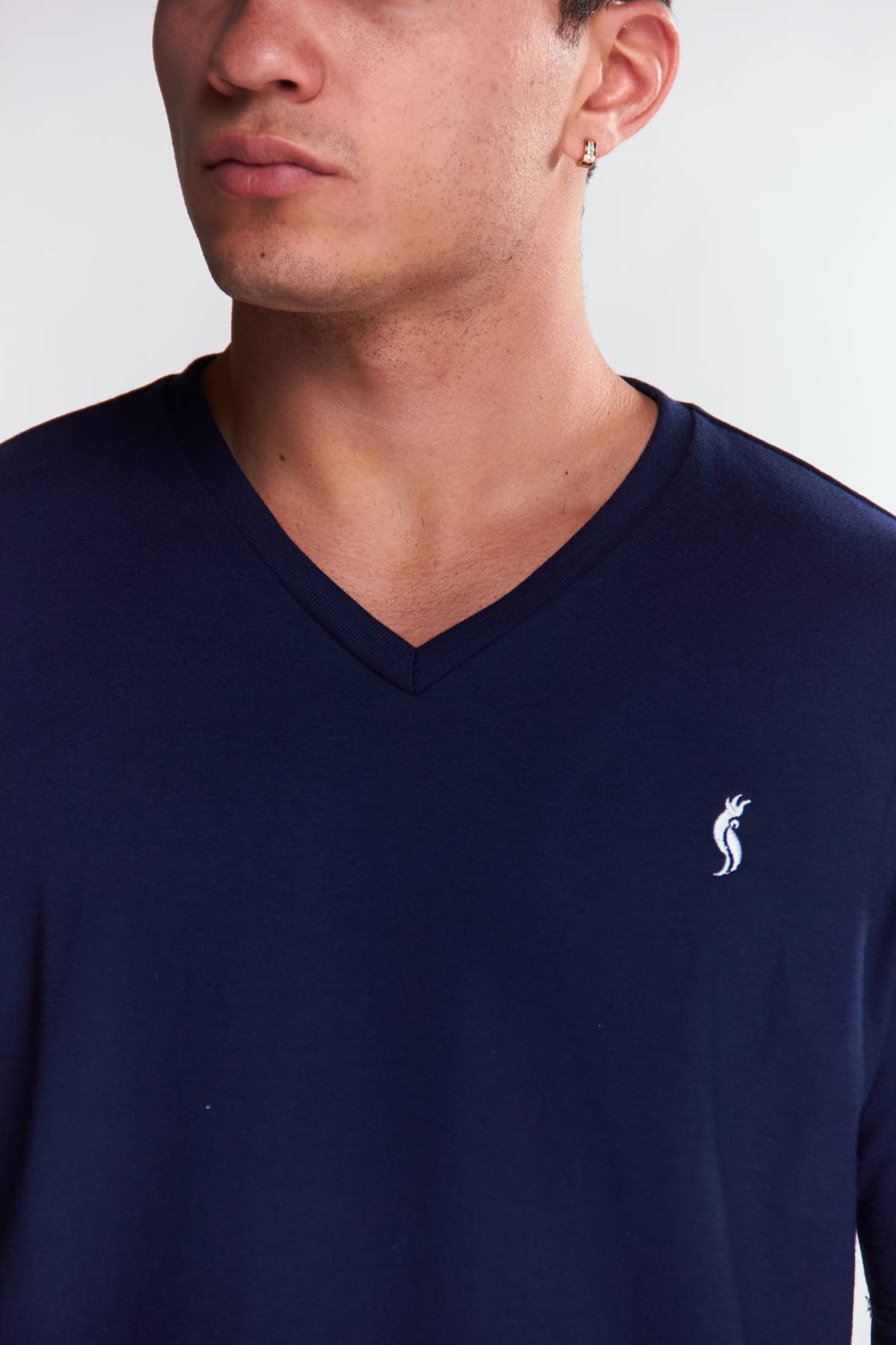 Playera Cuello V Básica Azul marino