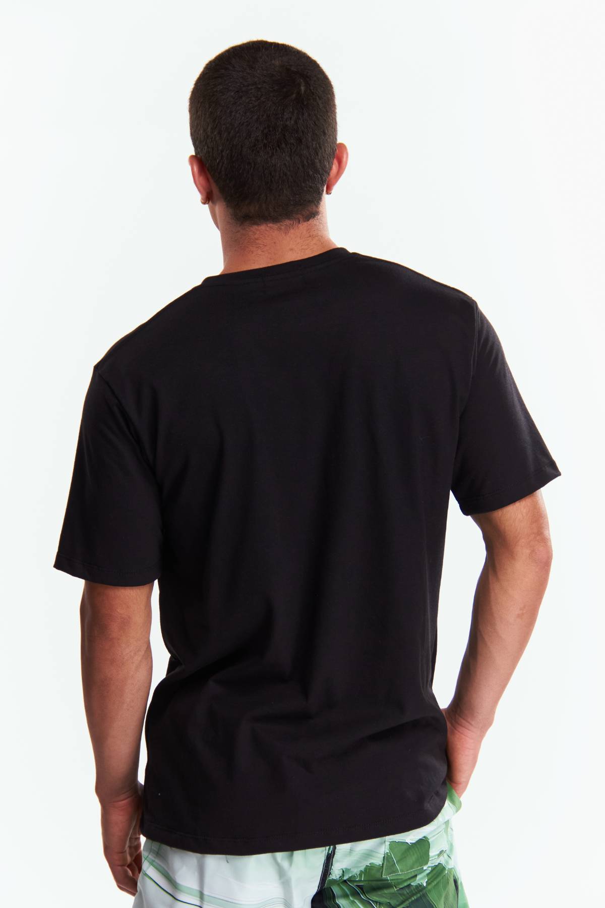 Playera Cuello V Básica Negra